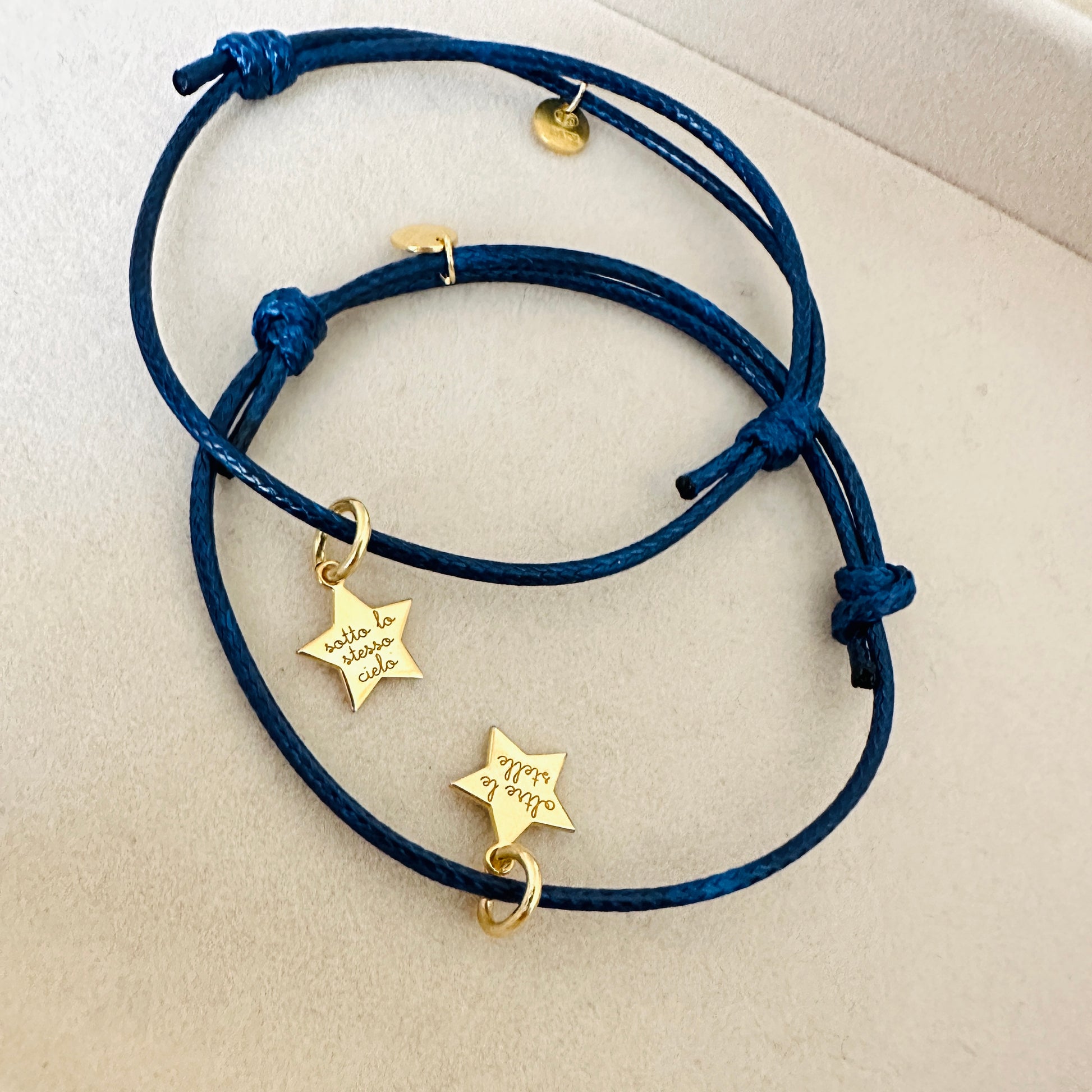 bracciali con cordino blu e stella in argento 925 dorato con incisione
