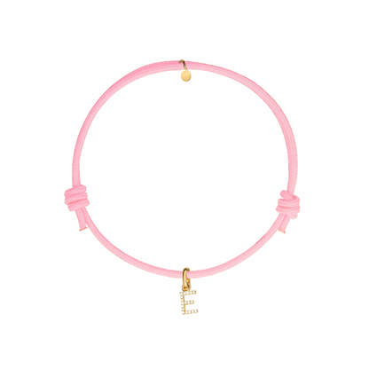 bracciale in cotone rosa con ciondolo iniziale dorata e zirconi