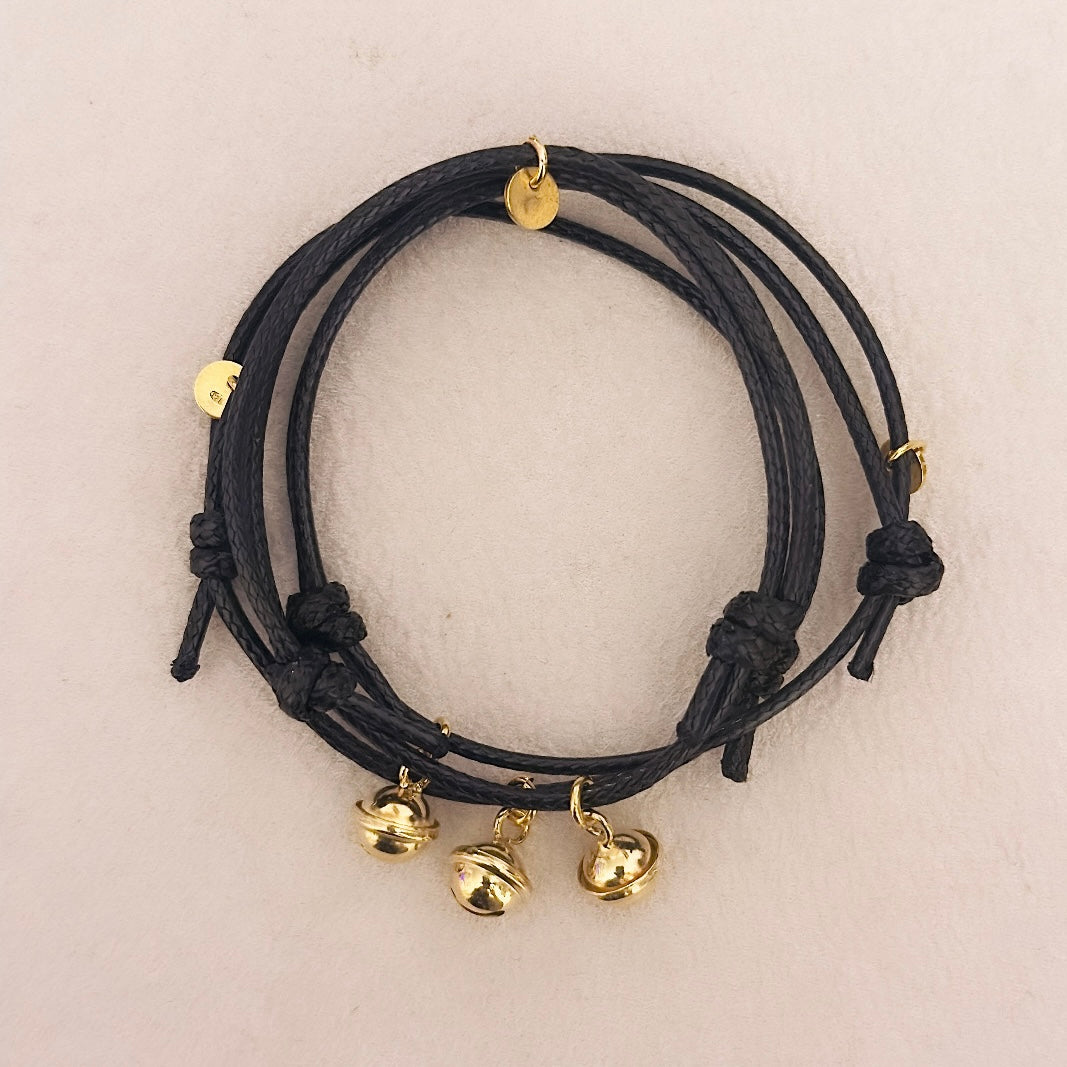 bracciali natalizi con campanella portafortuna dorata in corda nera