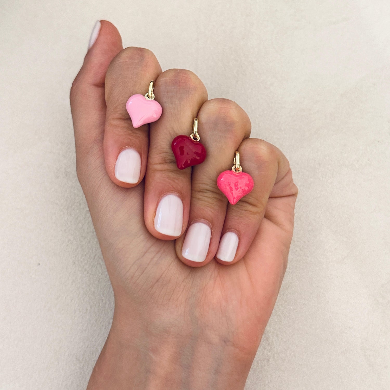 ciondoli a forma di cuore smaltati colorati rosa