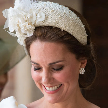 Orecchini a fiore con perle indossati da kate middleton