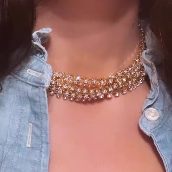 video collana fili di swarovski indossata